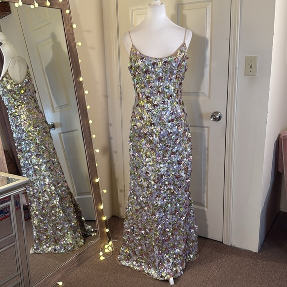MAC DUGGAL
Multicolor Sleeveless Floral Paillette Embellished Mesh Gown - Picture 4 of 17